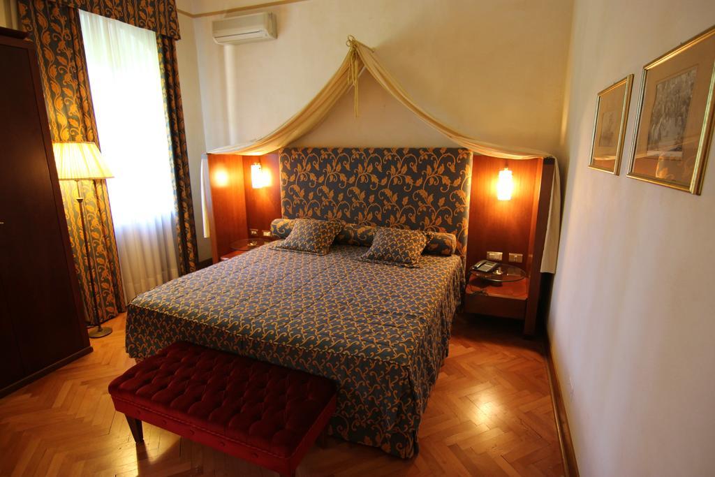 Giona Hotel 4*