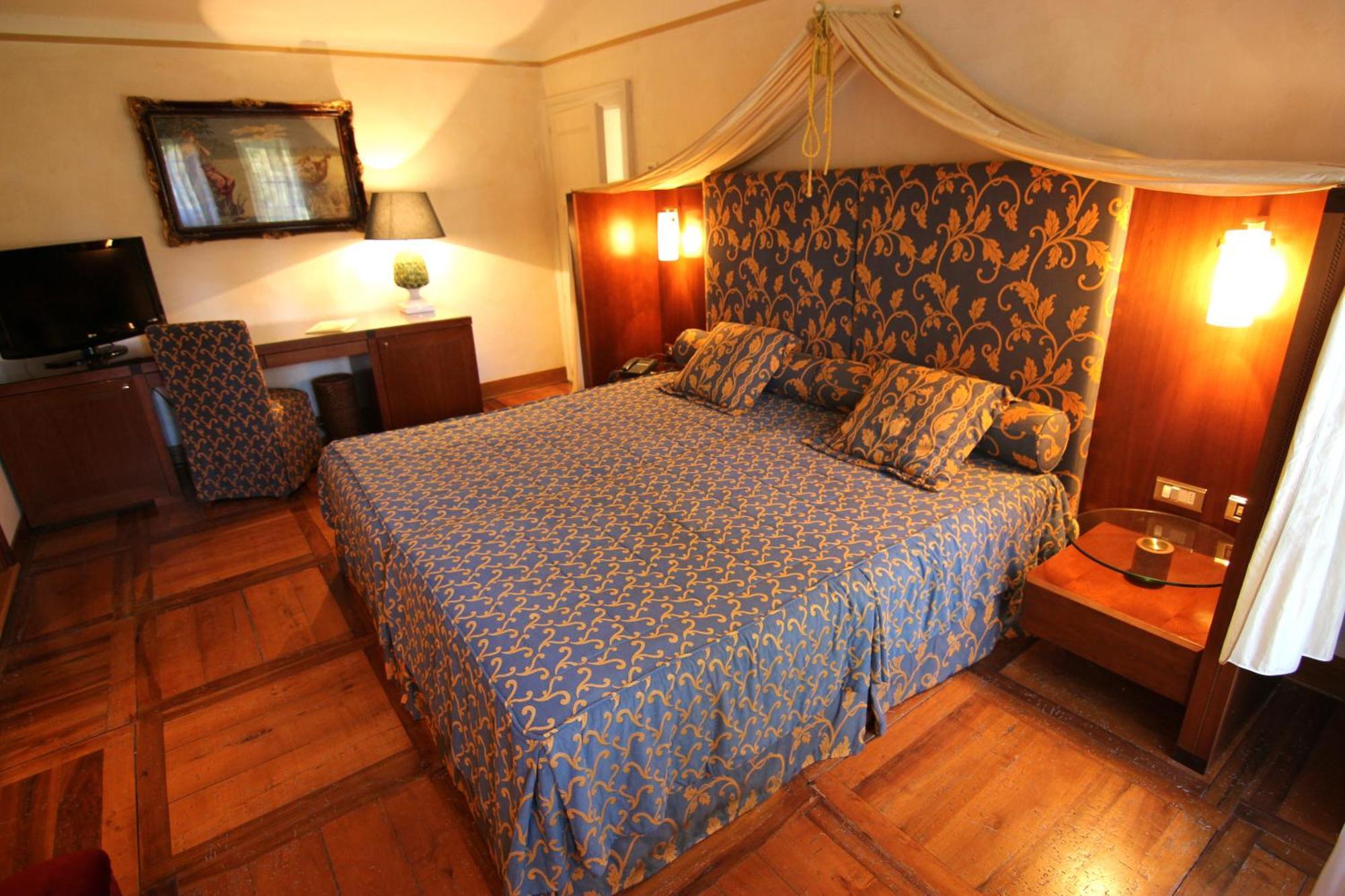 Giona Hotel 4*